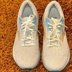 Brooks Women's Athletic Shoes - White and Light Blue